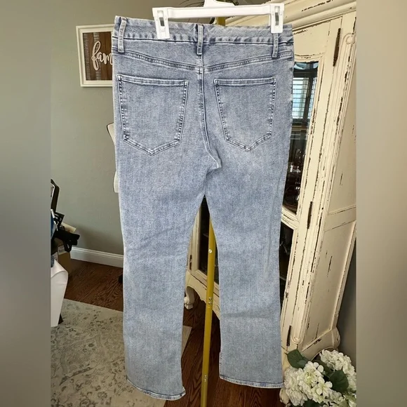 SOLD NWT Express Mid Rise Light Wash FlexX Skyscraper Jeans (Size L Reg) - Picture 2 of 11